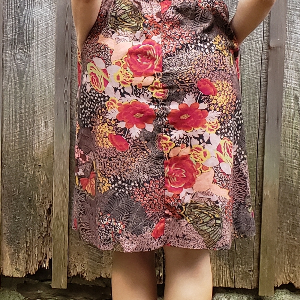 VTG Short Skirt. Pocketed skirt. Full skirt. - Picture 2 of 9